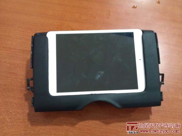 丰田新锐志倒模改装ipad